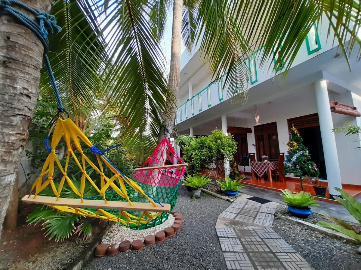 Sayura Beach Hotel Mirissa Exterior photo