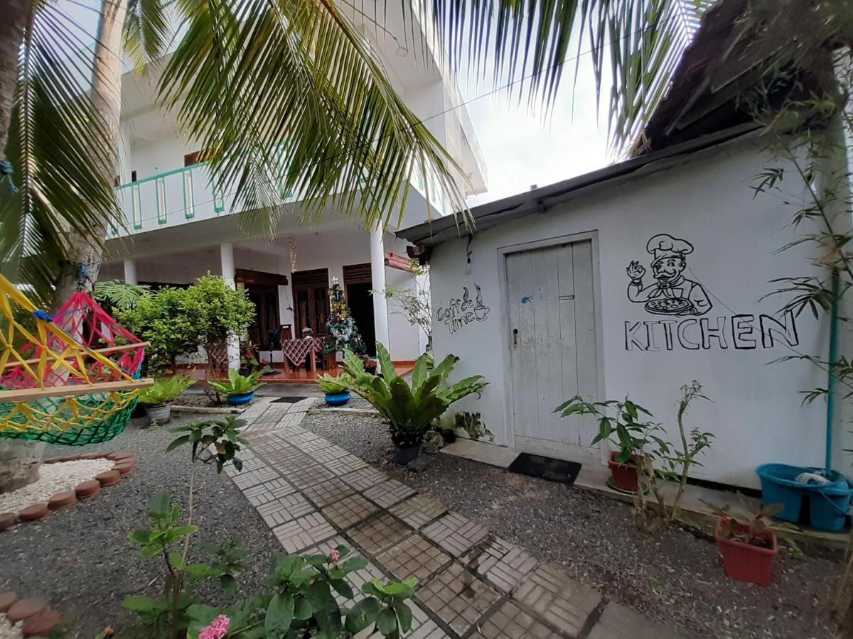 Sayura Beach Hotel Mirissa Exterior photo