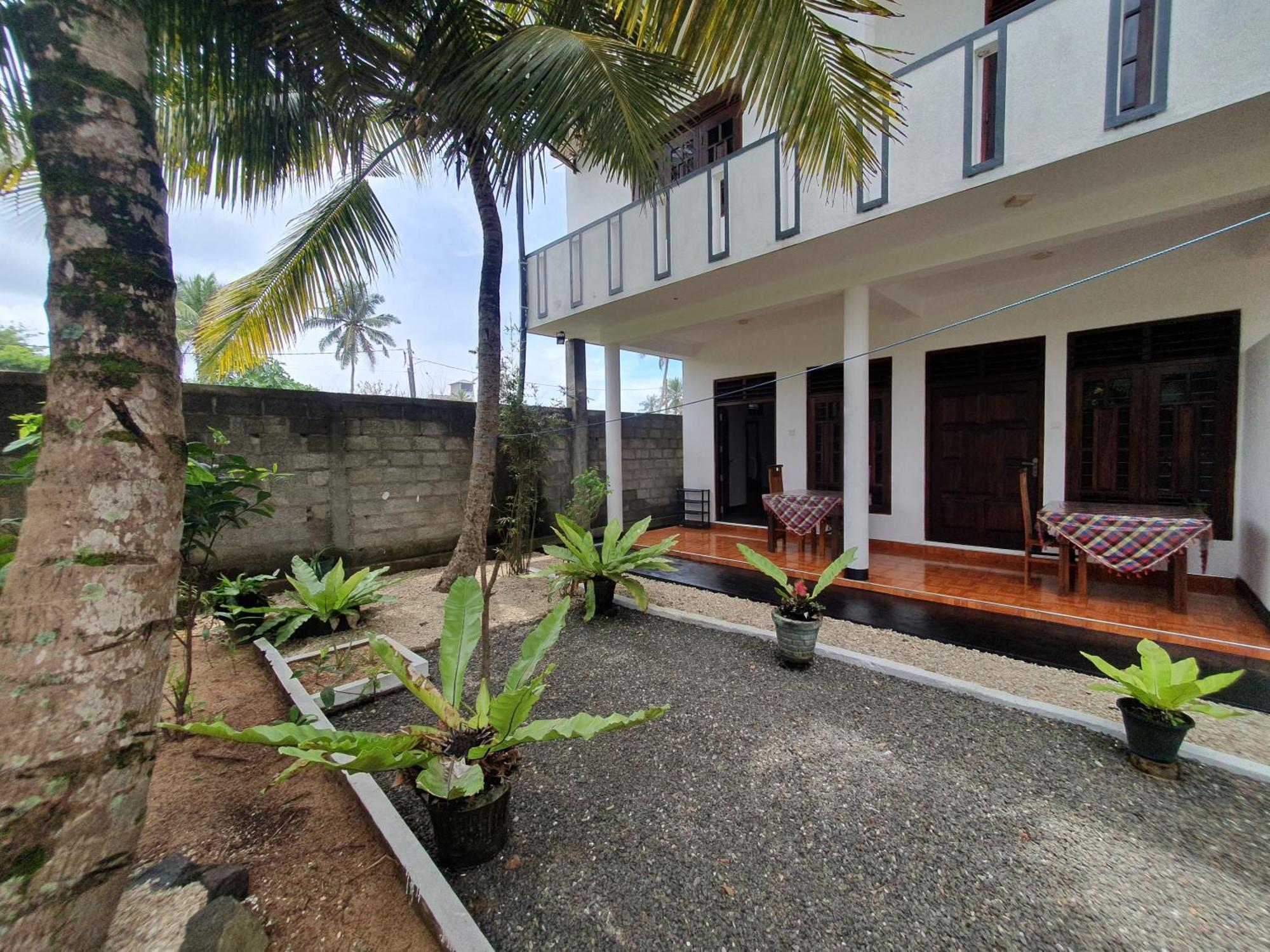 Sayura Beach Hotel Mirissa Exterior photo