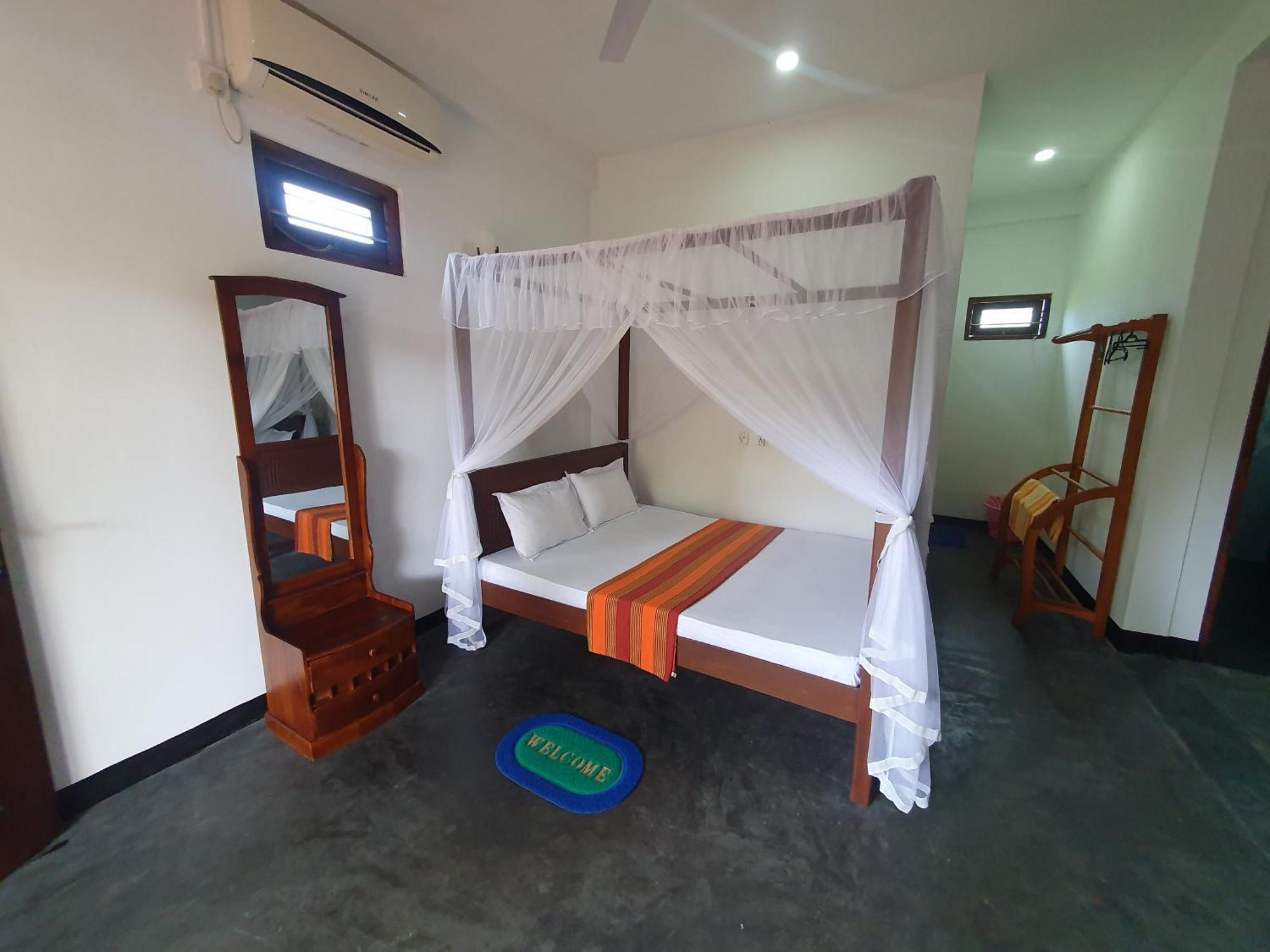 Sayura Beach Hotel Mirissa Exterior photo