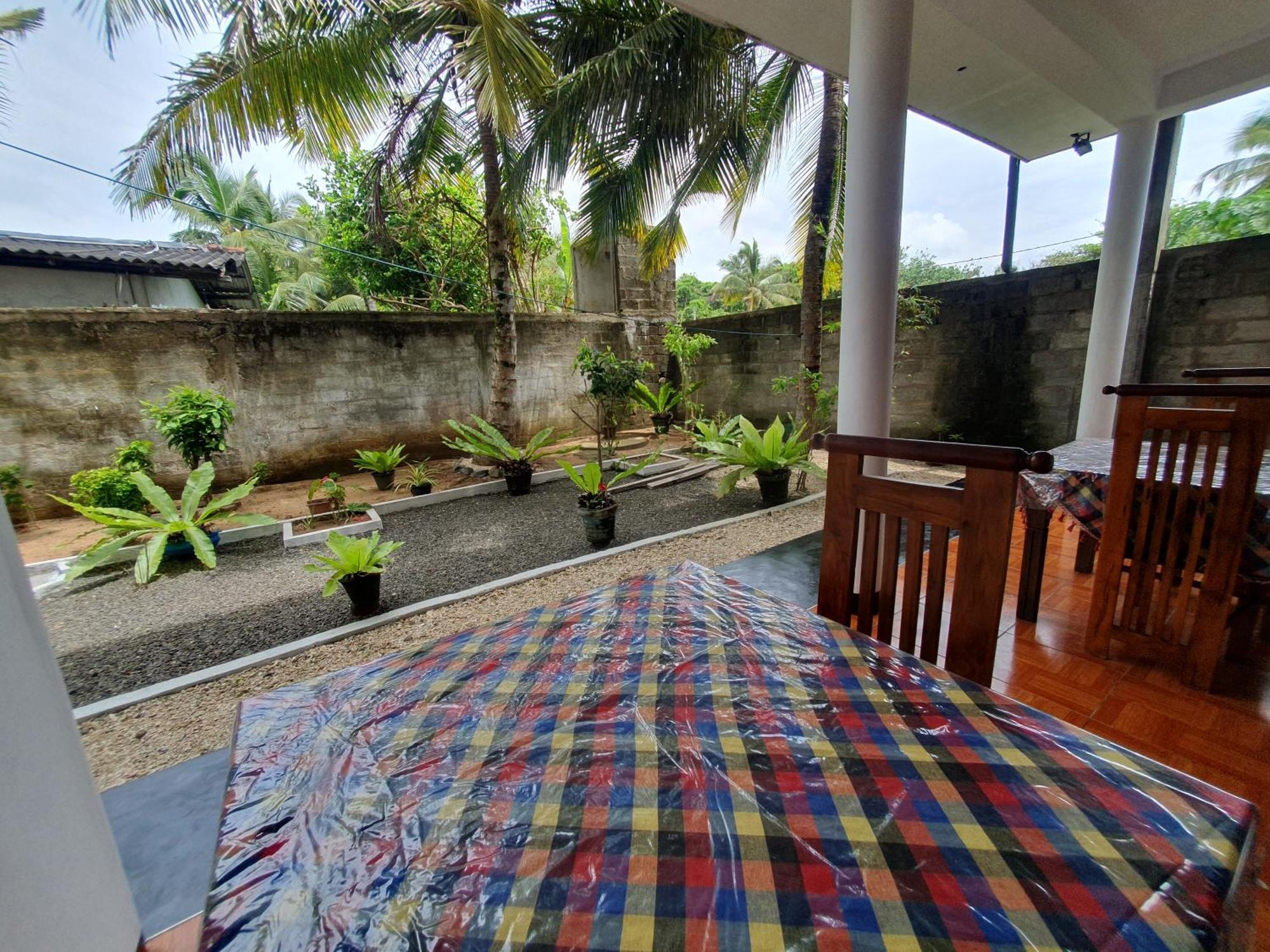 Sayura Beach Hotel Mirissa Exterior photo